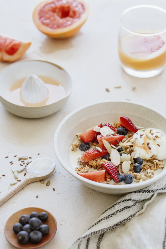Muesli met yoghurt en fruit